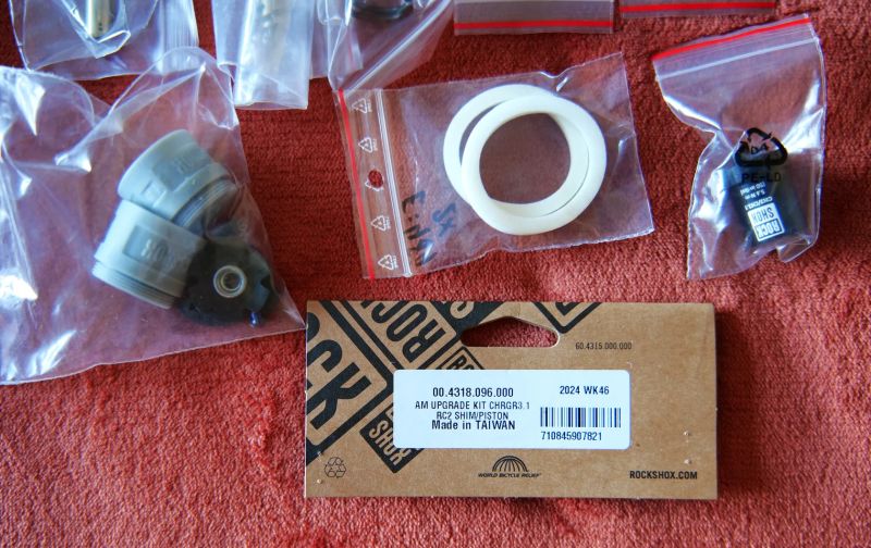 Prodám Green Rock Shox Lyrik Ultimate Charger 3 RC2 D1 160mm offset 37mm + update kit 3.1 rc2