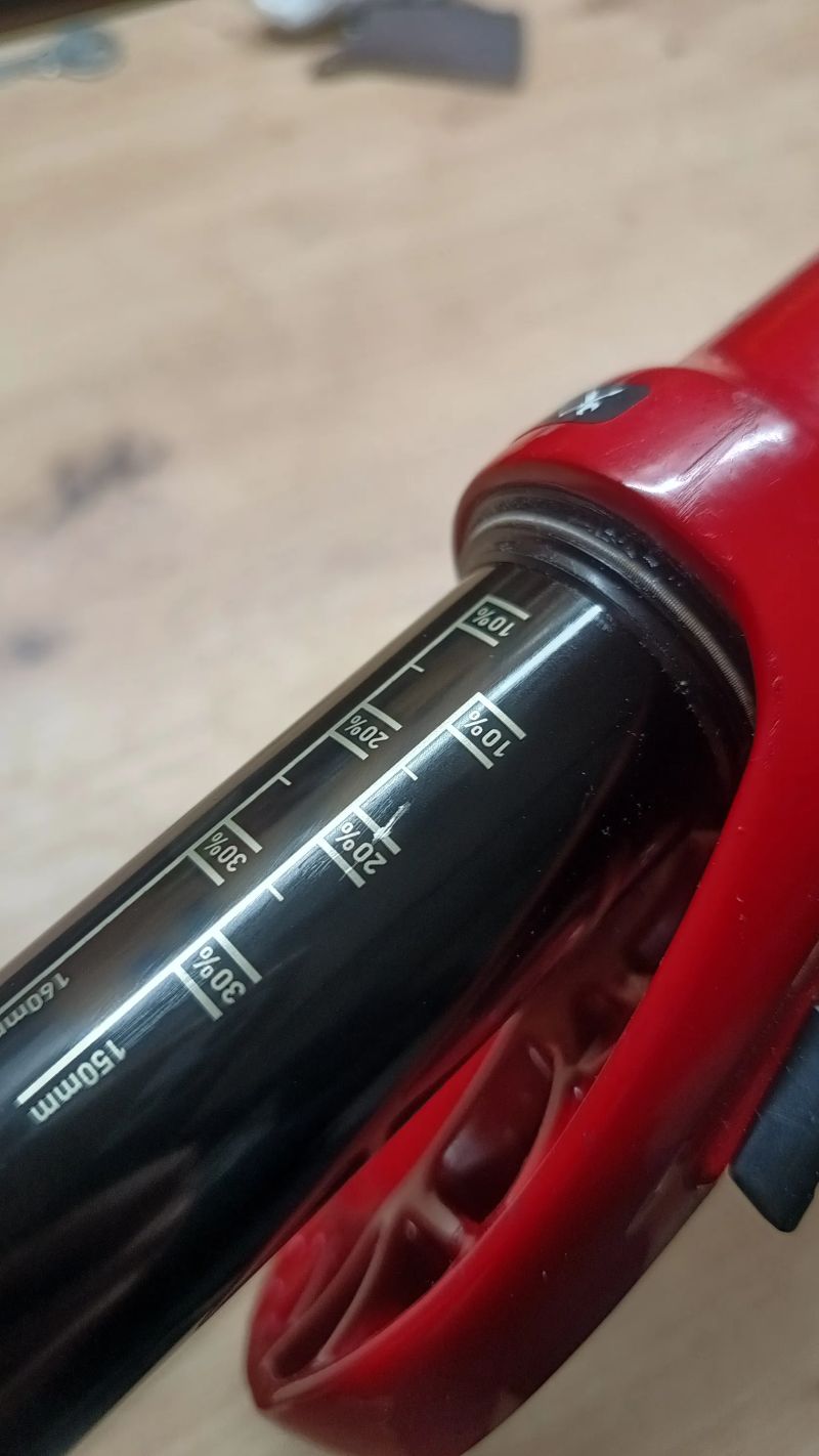 *Electric red * RockShox Lyrik Ultimate Charger 2.1 RC2 150mm