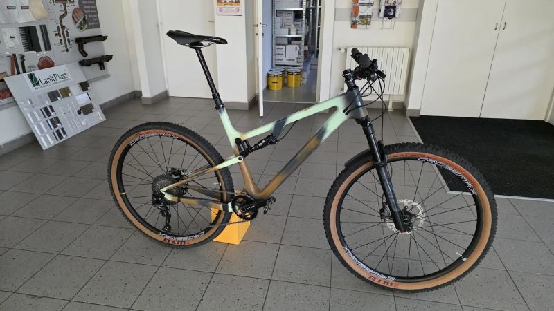 karbonový xc full postavené na rámu spyder komplet xt , sid, najeto do 500 km