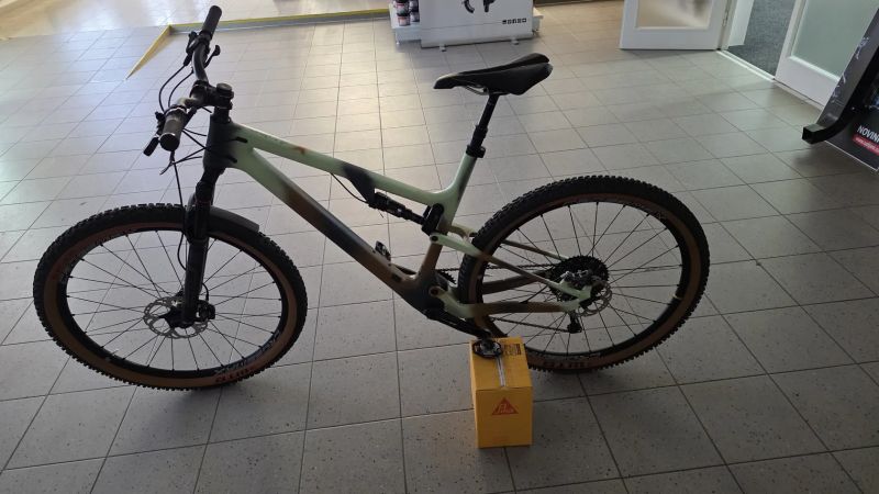 karbonový xc full postavené na rámu spyder komplet xt , sid, najeto do 500 km