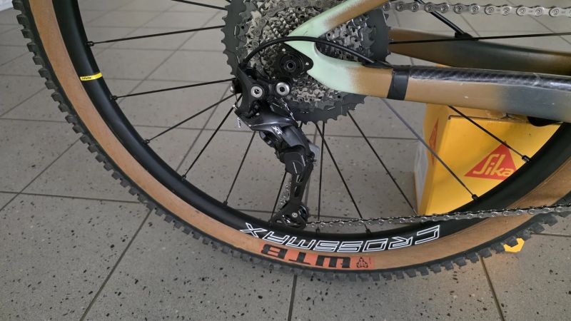 karbonový xc full postavené na rámu spyder komplet xt , sid, najeto do 500 km