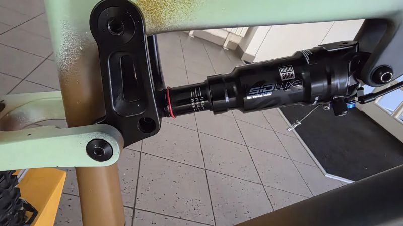 karbonový xc full postavené na rámu spyder komplet xt , sid, najeto do 500 km