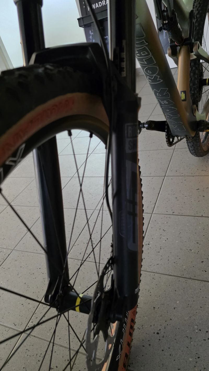 karbonový xc full postavené na rámu spyder komplet xt , sid, najeto do 500 km