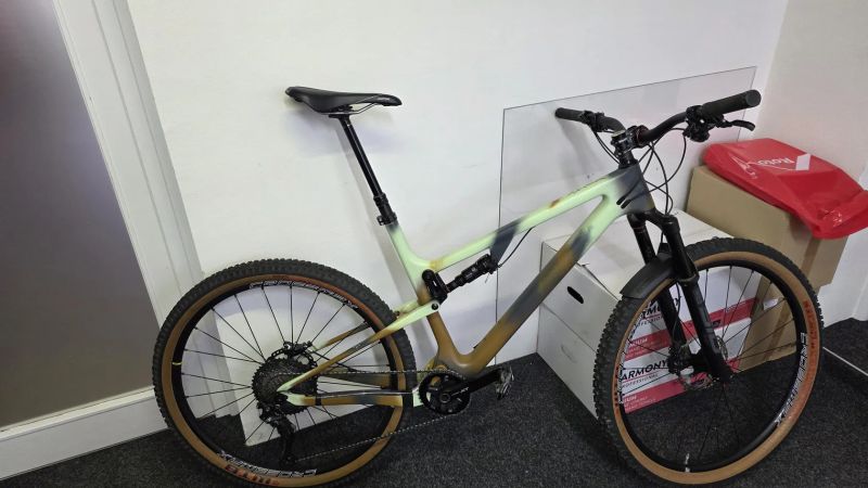 karbonový xc full postavené na rámu spyder komplet xt , sid, najeto do 500 km