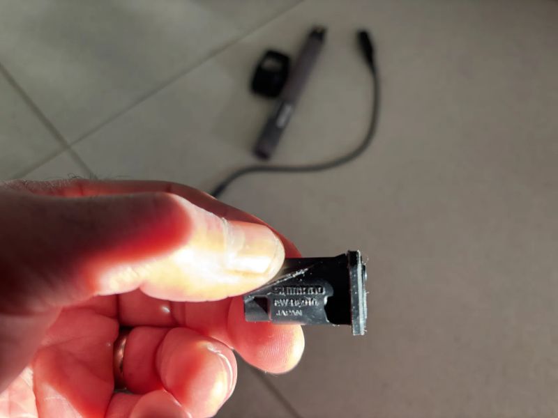 Shimano Di2 díly: BCR2 nabíječka, WU111 jednotka, RS910 propojka, Di2 SD50 kabely