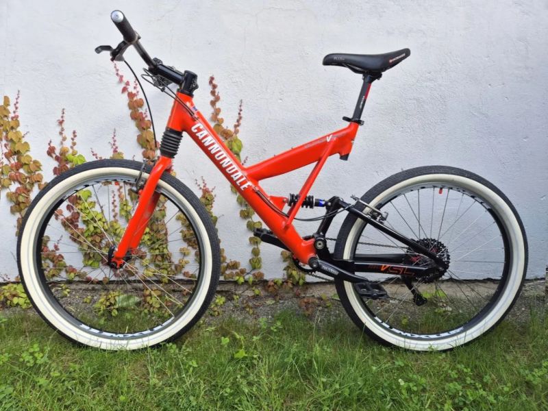 Kolo Cannondale Super-V café racer