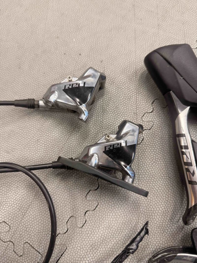 Silniční brzdy Sram RED 12s