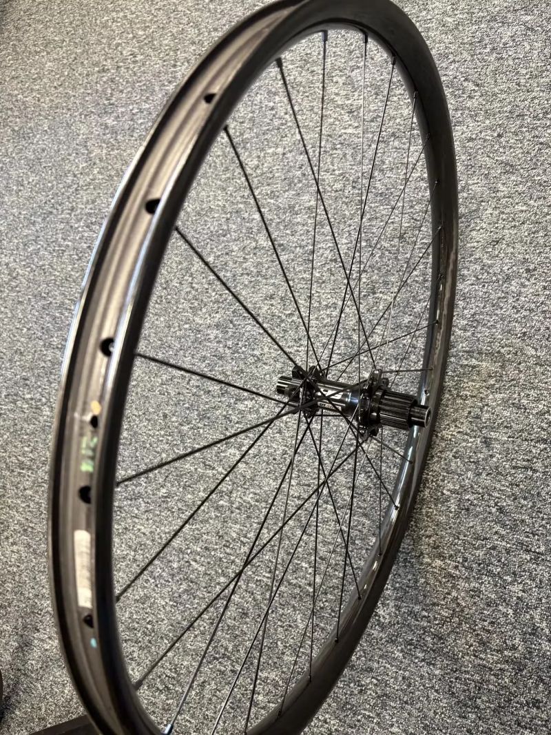 Karbonová kola Hollowgram HG25 + DT Swiss + Lefty