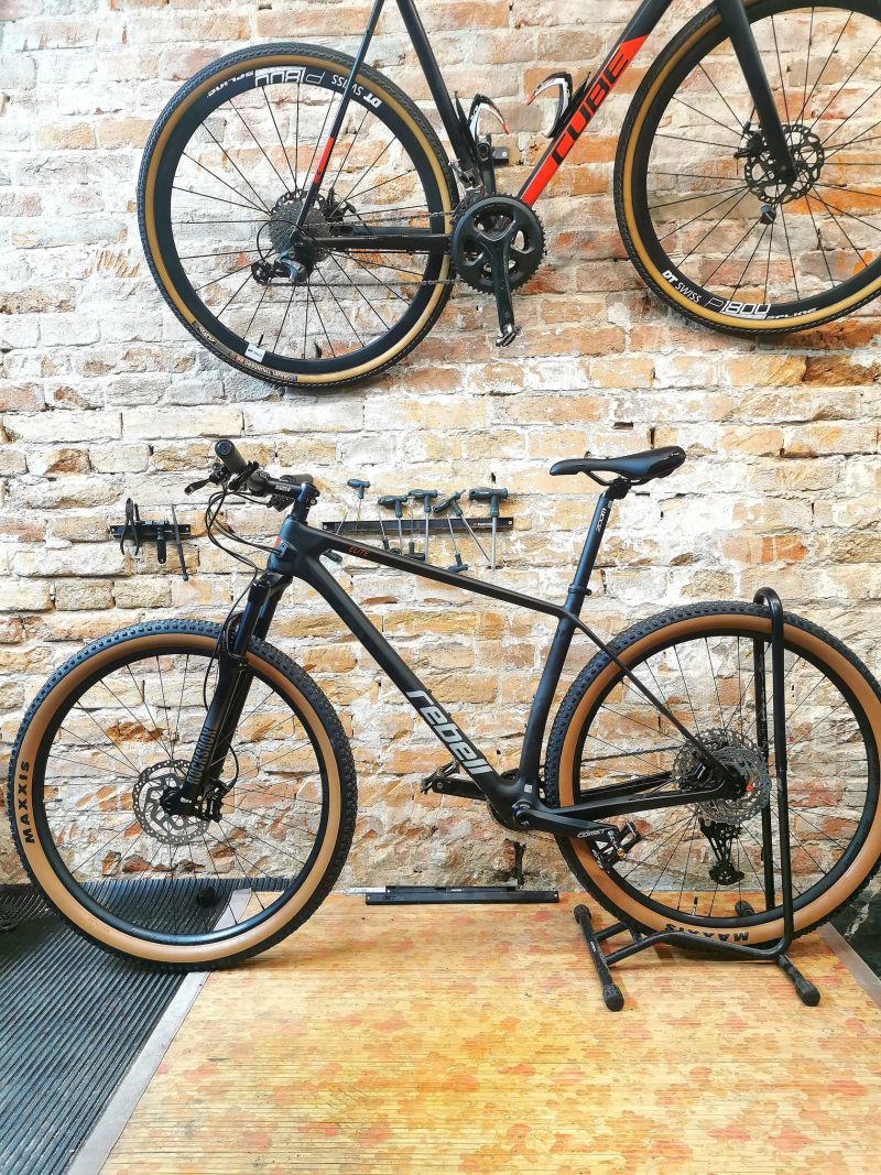 Dema Rebell custom 2025 