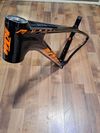 NOVÝ nepoužitý karbonový rámový set KTM Myroon SE 29er / velikost M / 29er / boost / + příslušenství