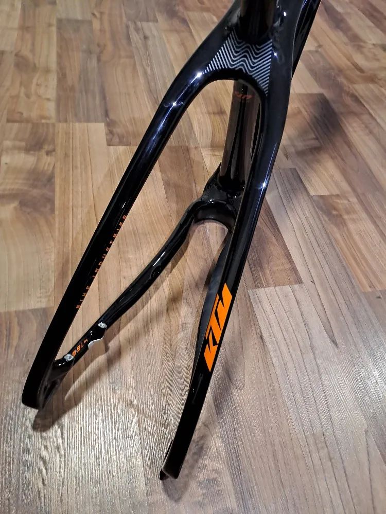 NOVÝ nepoužitý karbonový rámový set KTM Myroon SE 29er / velikost M / 29er / boost / + příslušenství