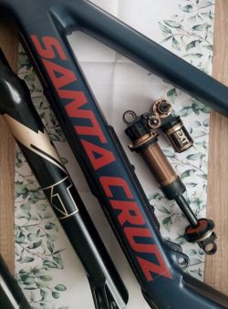 TOP - Santa Cruz Nomad V6 + EXT Storia V4