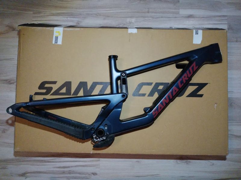 TOP - Santa Cruz Nomad V6 + EXT Storia V4