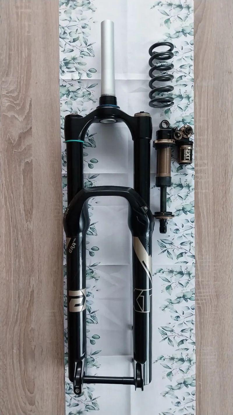 TOP - Santa Cruz Nomad V6 + EXT Storia V4