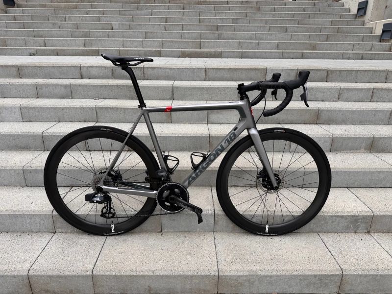 Argon 18 Gallium Disc, SRAM FORCE/RED, ENVE 45, 3T - TOP STAV