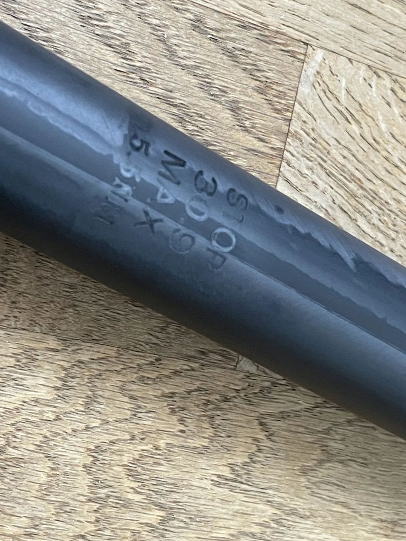 Elitaone karbonová sedlovka 30,9mm 400mm offset 20mm