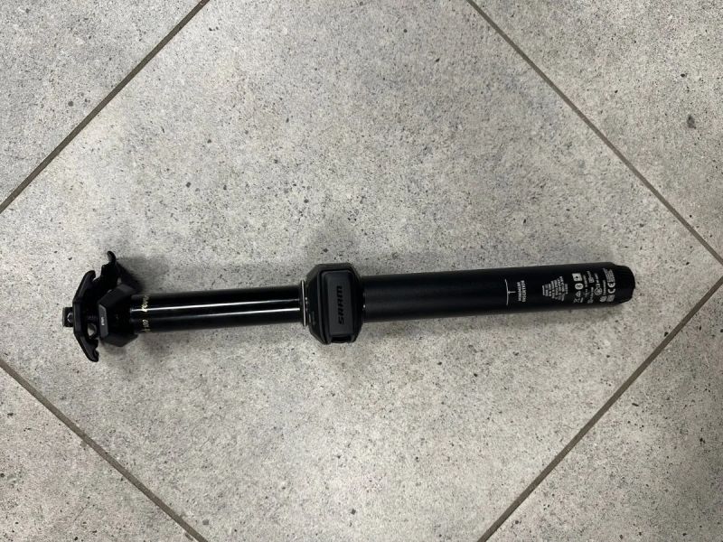 Teleskopická sedlovka Rockshox AM SP Reverb AXS 100 mm / 31,6 mm