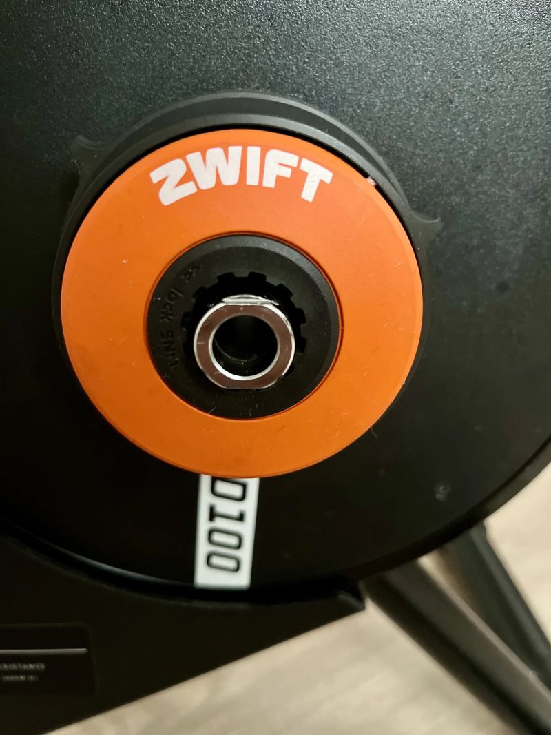 Van Rysel D100 s „Zwift Cog and Click“