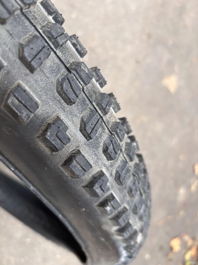 Prodám Pláště Bontrager XR5 29×2.6″ (2ks) – nové / nejeté