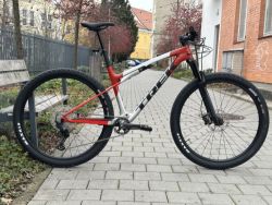 NOVÝ Trek Supercaliber 9.6 gen.2 2025