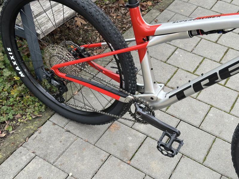 NOVÝ Trek Supercaliber 9.6 gen.2 2025