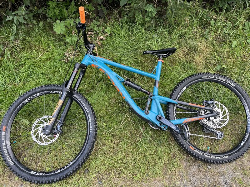 Kellys Minimální cena! Kellys Swag - full SLX (4p brzdy), velikost L, Rockshox, fólie, servisováno