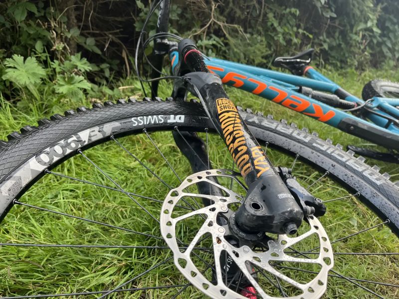 Kellys Minimální cena! Kellys Swag - full SLX (4p brzdy), velikost L, Rockshox, fólie, servisováno