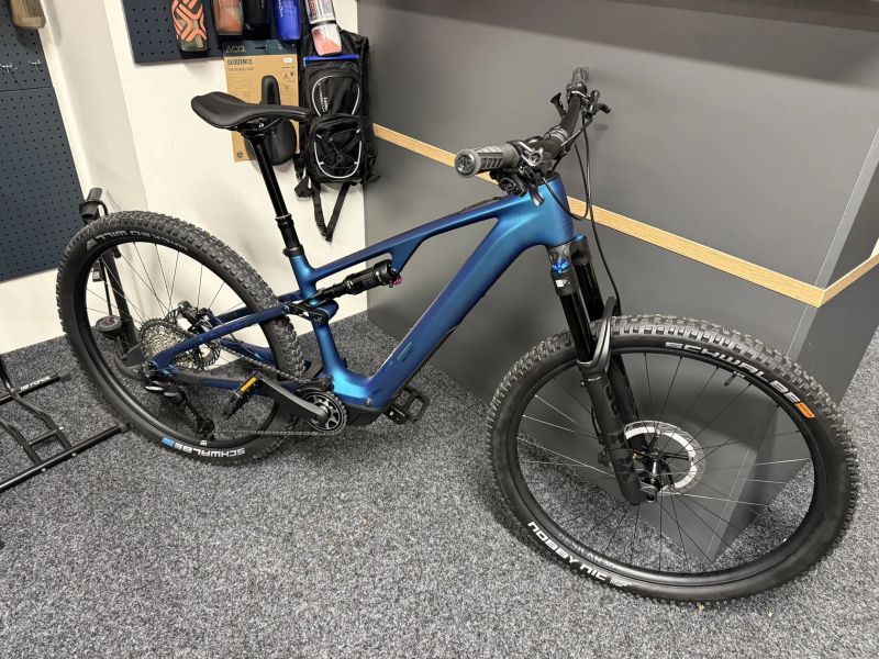 CUBE AMS Stereo Hybrid ONE44 C68X SLX 8km vel.M 17,5Kg 2026