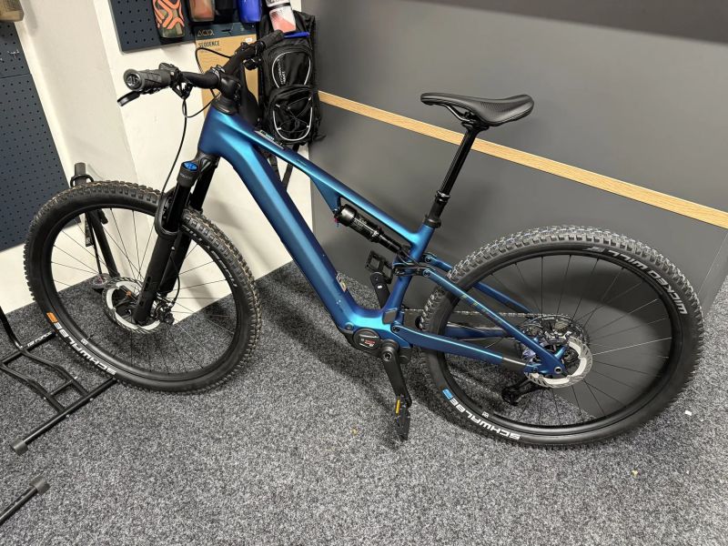 CUBE AMS Stereo Hybrid ONE44 C68X SLX 8km vel.M 17,5Kg 2026