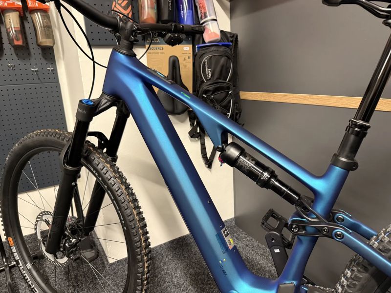 CUBE AMS Stereo Hybrid ONE44 C68X SLX 8km vel.M 17,5Kg 2026