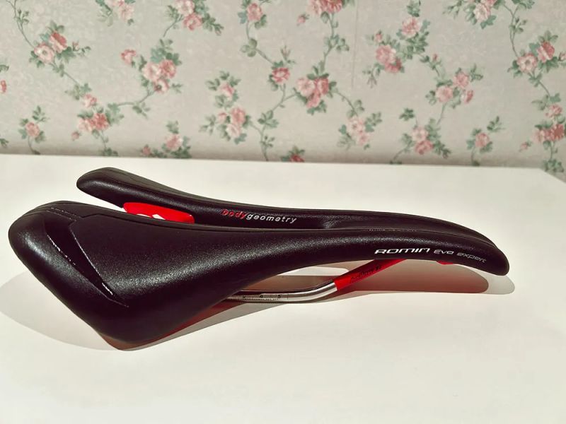 Sedlo 143mm Specialized Romin Evo Expert