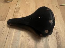 Sedlo Brooks, obyčejné, typ nevim, pruziny