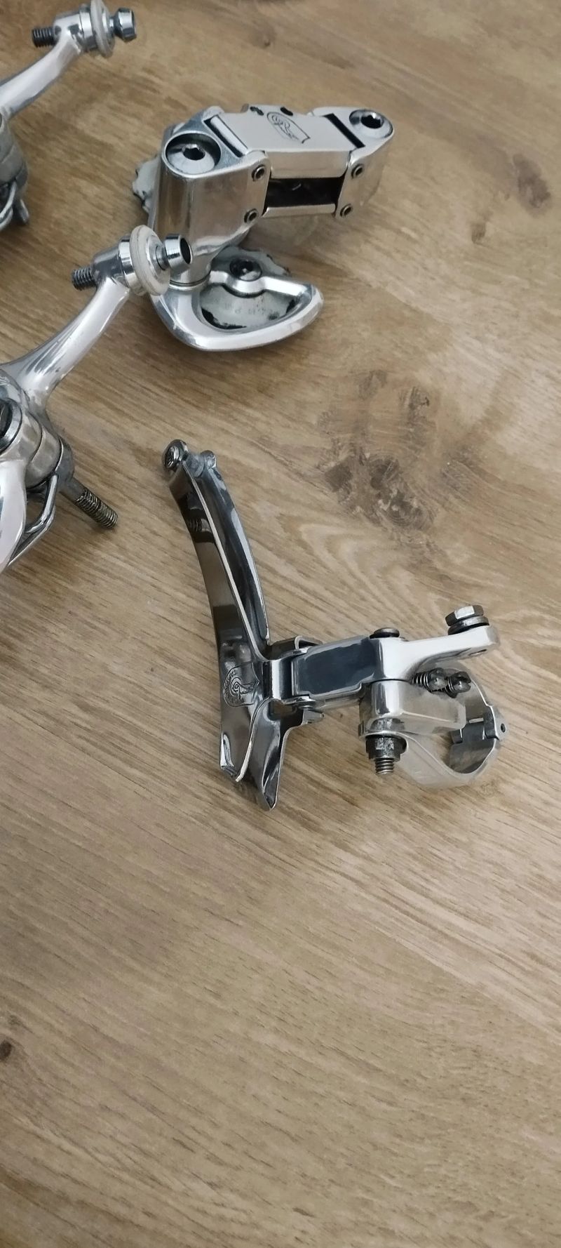 Prodám sadu dílú Campagnolo