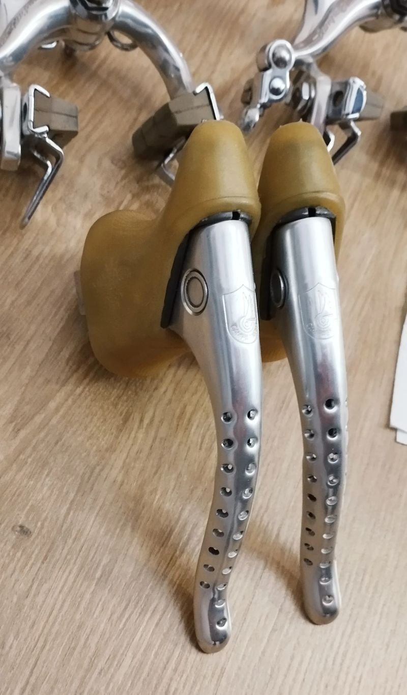 Prodám sadu dílú Campagnolo