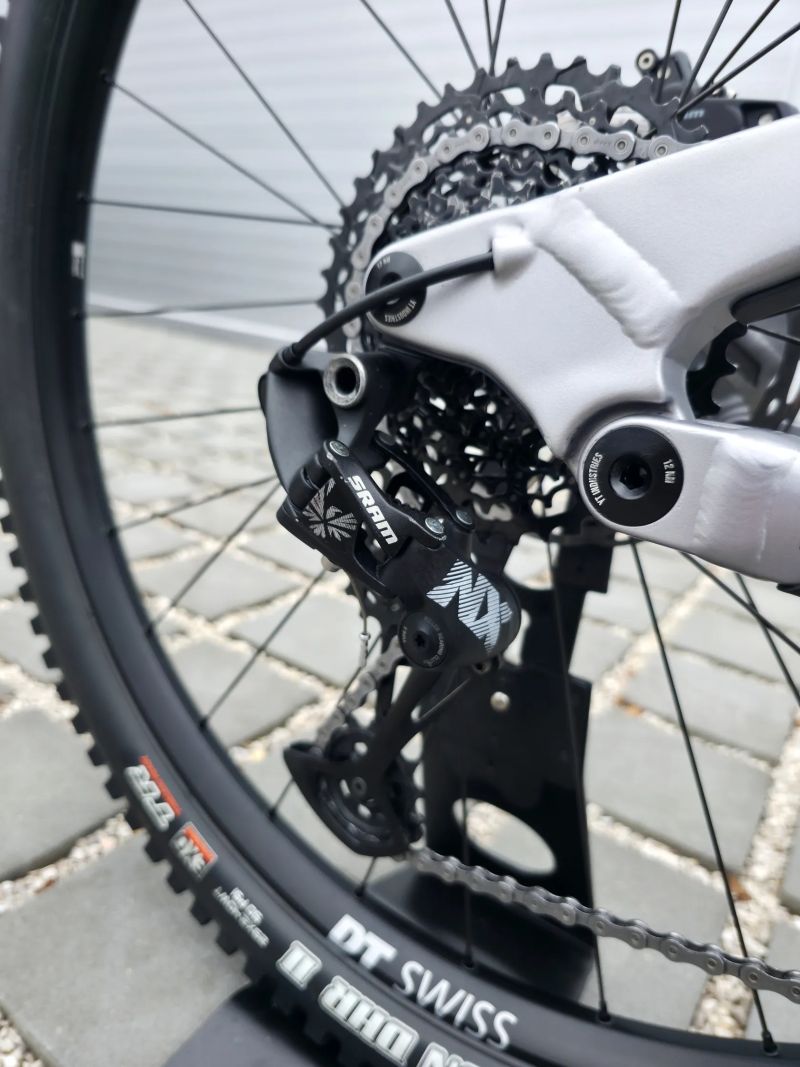 YT Jeffsy Core 2 2023 29″ velikost XL (L)