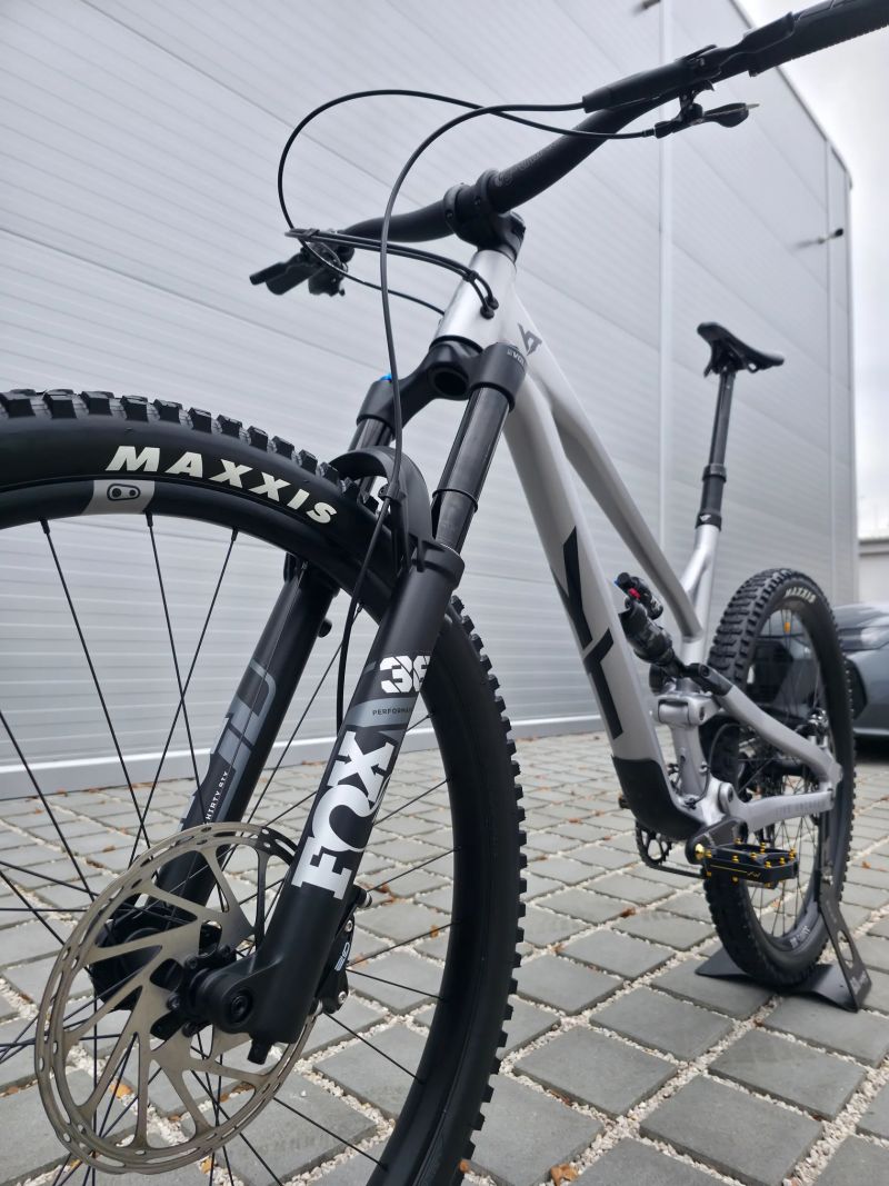 YT Jeffsy Core 2 2023 29″ velikost XL (L)