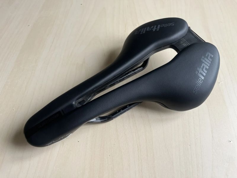 Selle Italia Flite Boost Kit Carbonio 145mm celokarbonové sedlo