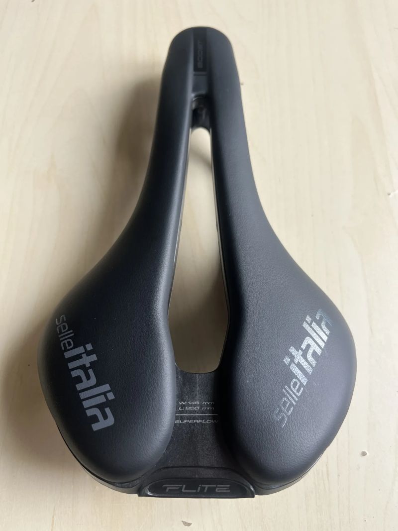 Selle Italia Flite Boost Kit Carbonio 145mm celokarbonové sedlo