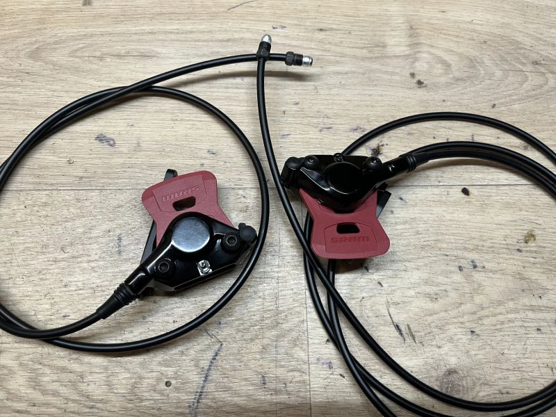 Sram Force E1 brzdové třmeny vč. nezkracovaných hadic