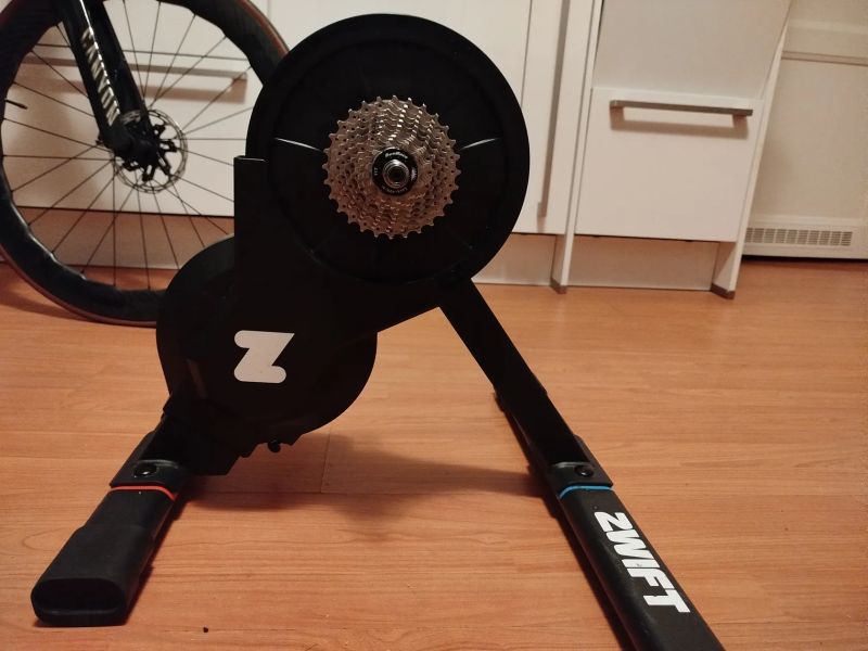 Prodám cyklistický trenažér Zwift Hub (2022)