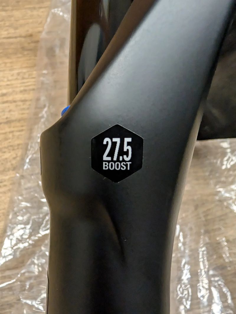 SR Suntour AION35 EVO-LO-R- 140mm, 27.5,15x110 