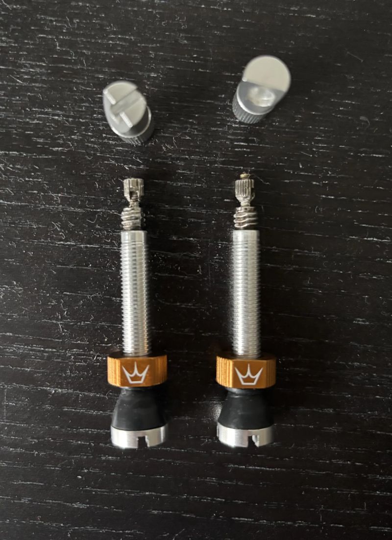 Bezdušové ventilky Peaty’s Chris king MK2