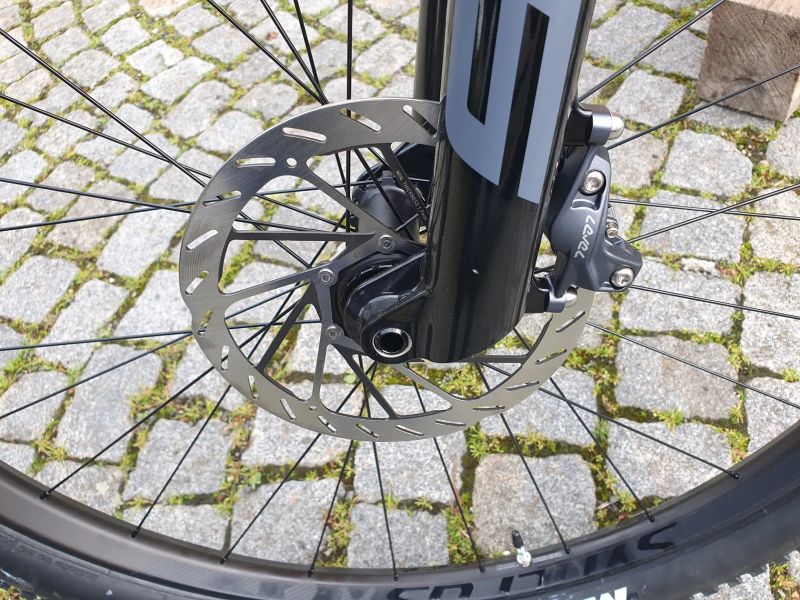 Scott Spark RC Team Issue 2025 vel.M do Července 2027 v záruce výrobce