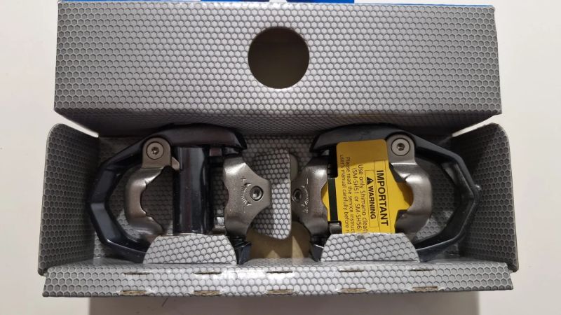 Silníční / gravel pedály Shimano PD-ES600 s nášlapným systémem SPD, včetně kufrů