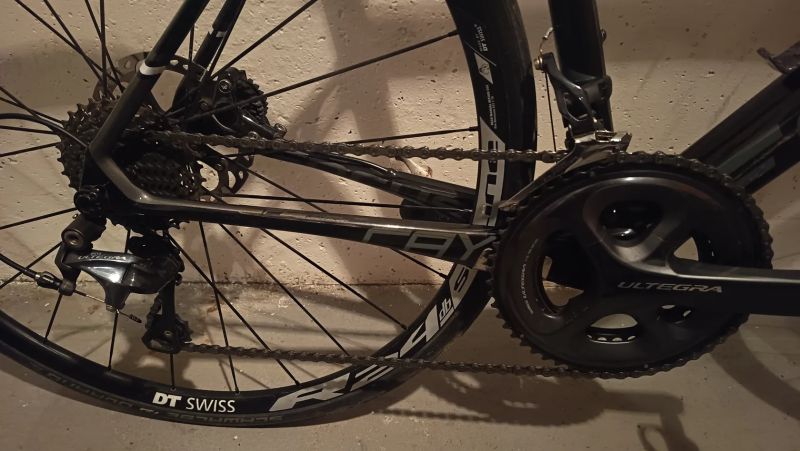Focus Cayo , Ultegra, karbon, kotouče, kola DT dwiss