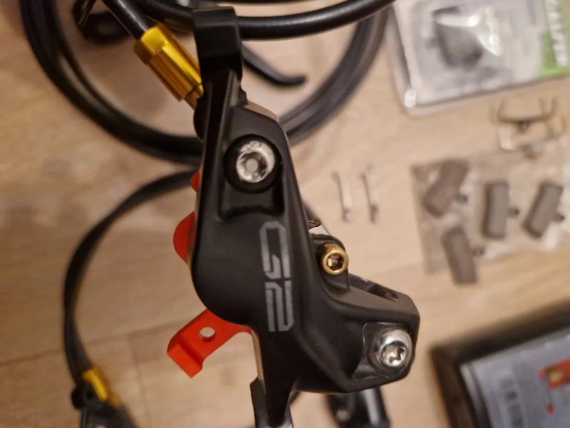 Sram G2 RSC, 2x kotouč + desky a hadice navíc