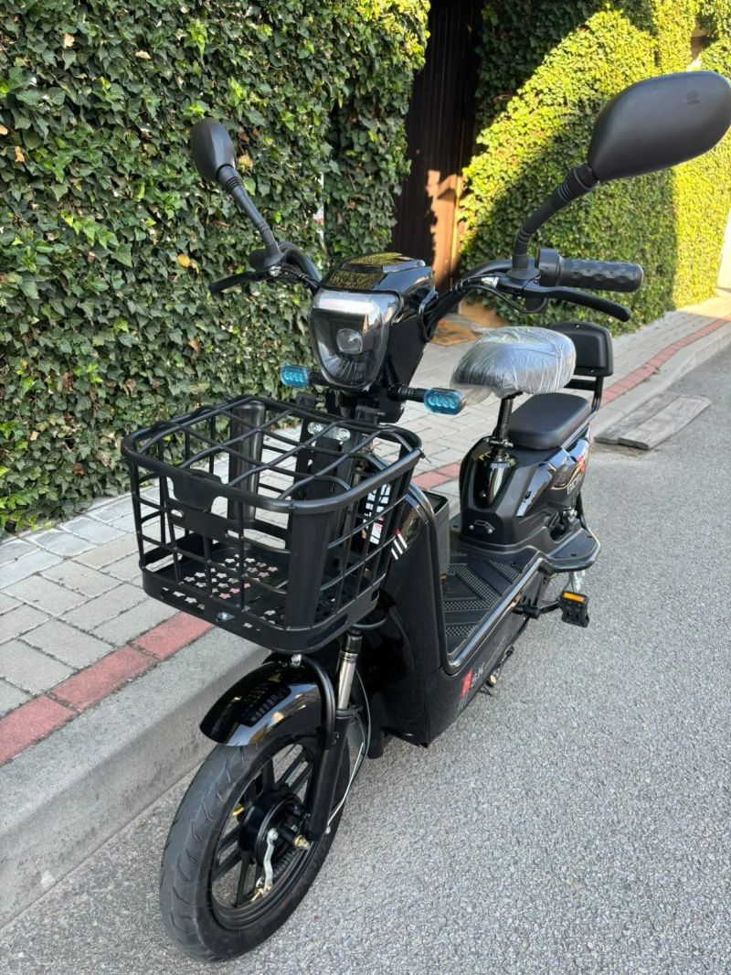 Elektrická koloběžka 350W – nová, se sedátkem, světly a alarmem, bez registrace