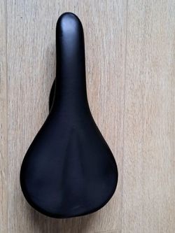 Karbonové sedlo Fabric Scoop Shallow