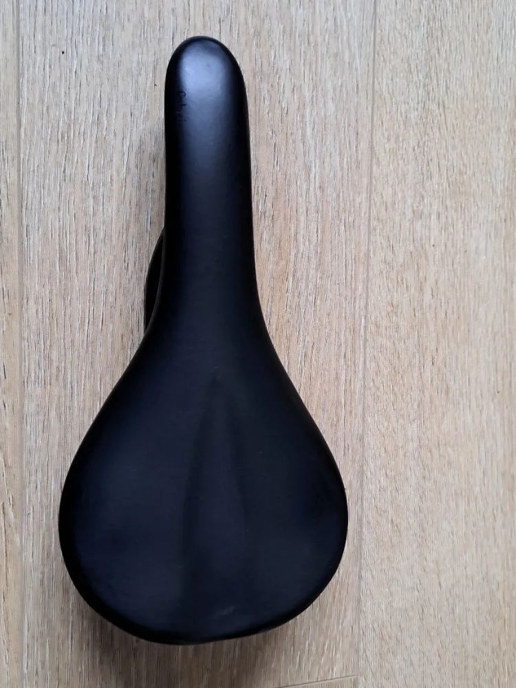 Karbonové sedlo Fabric Scoop Shallow