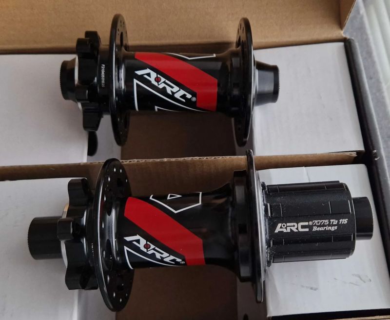 Nové náboje ARC (čínské) - boost šířka, pro pevné osy, ořech Shimano/Sram